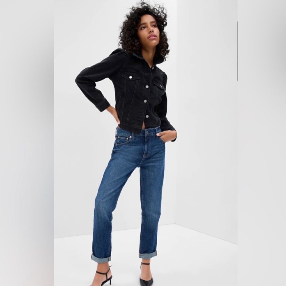 NWT Gap Women’s Mid Rise Sexy Boyfriend Jean Dark indigo C21